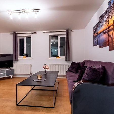 80 Clayburn By Incredible Stay Питерборо Екстериор снимка