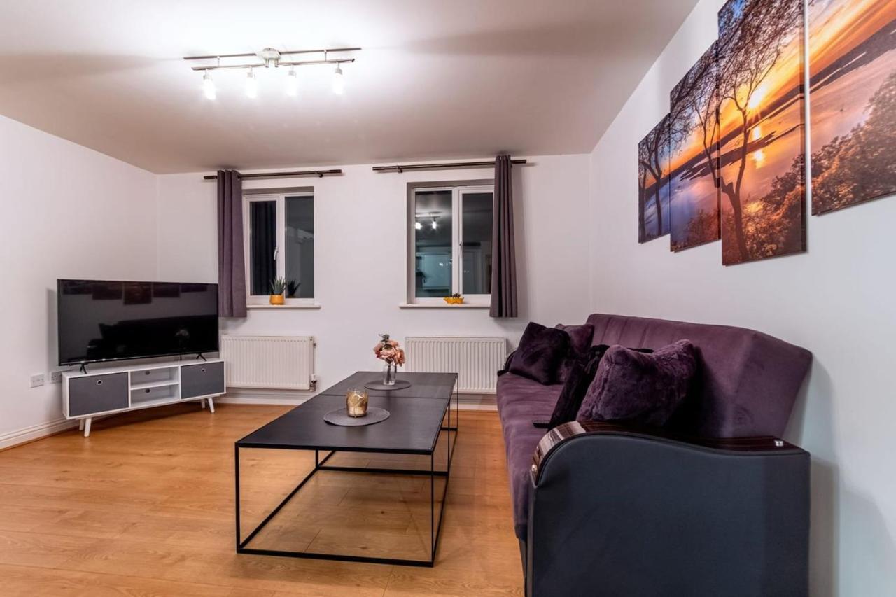 80 Clayburn By Incredible Stay Питерборо Екстериор снимка